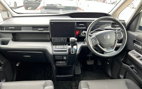 Honda Stepwgn IV, 2018 год, 1 750 000 рублей, 5 фотография