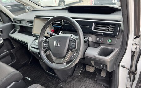 Honda Stepwgn IV, 2018 год, 1 750 000 рублей, 4 фотография