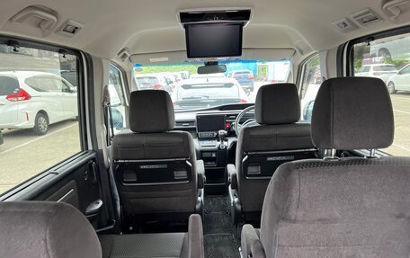 Honda Stepwgn IV, 2018 год, 1 750 000 рублей, 7 фотография