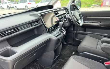 Honda Stepwgn IV, 2018 год, 1 750 000 рублей, 6 фотография