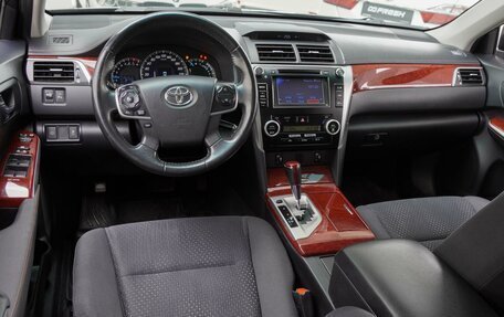 Toyota Camry, 2014 год, 1 870 000 рублей, 6 фотография