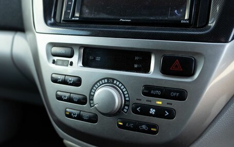 Toyota Opa I рестайлинг, 2002 год, 670 000 рублей, 13 фотография