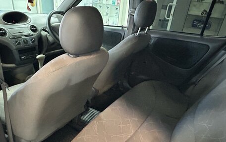 Toyota Platz, 2002 год, 379 000 рублей, 11 фотография