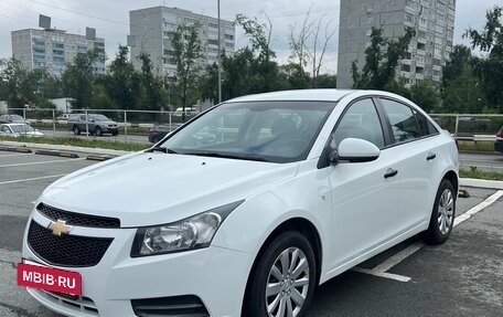 Chevrolet Cruze II, 2012 год, 700 000 рублей, 3 фотография