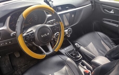 KIA Rio IV, 2022 год, 1 100 000 рублей, 2 фотография