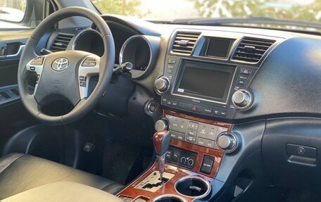 Toyota Highlander III, 2011 год, 2 000 000 рублей, 6 фотография
