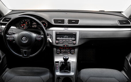 Volkswagen Passat B7, 2011 год, 800 000 рублей, 21 фотография