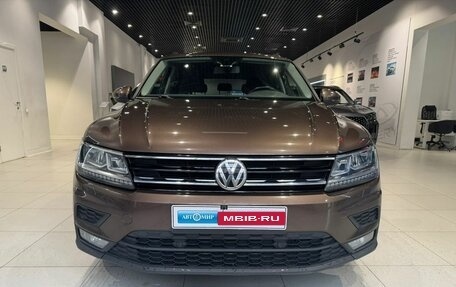 Volkswagen Tiguan II, 2020 год, 2 435 000 рублей, 2 фотография