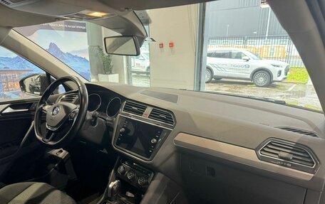 Volkswagen Tiguan II, 2020 год, 2 435 000 рублей, 10 фотография