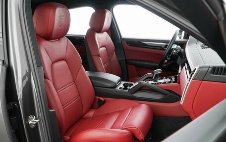 Porsche Cayenne III, 2022 год, 15 000 000 рублей, 8 фотография