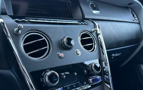 Rolls-Royce Cullinan, 2019 год, 27 990 000 рублей, 12 фотография