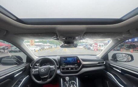 Toyota Highlander, 2022 год, 3 200 000 рублей, 5 фотография