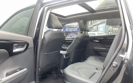 Toyota Highlander, 2022 год, 3 200 000 рублей, 6 фотография