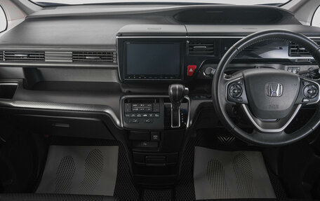 Honda Stepwgn IV, 2017 год, 2 269 000 рублей, 14 фотография
