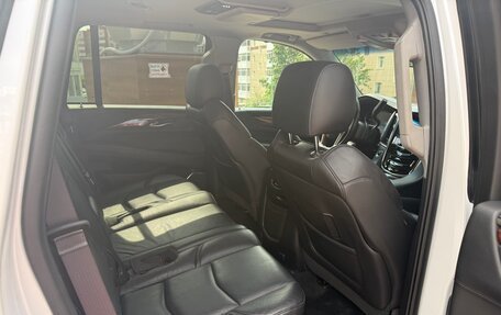 Cadillac Escalade IV, 2016 год, 4 900 000 рублей, 14 фотография