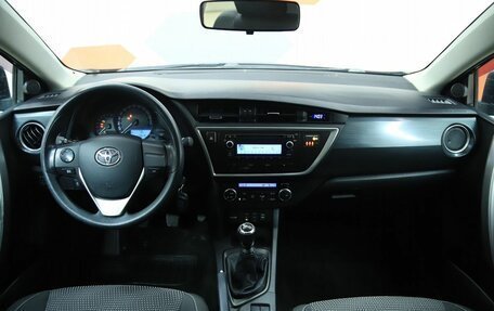 Toyota Auris II, 2013 год, 1 050 000 рублей, 12 фотография