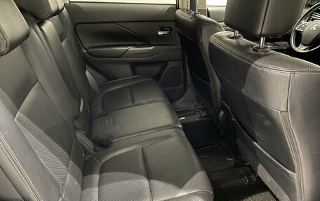 Mitsubishi Outlander III рестайлинг 3, 2013 год, 1 259 000 рублей, 11 фотография