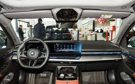 BMW 5 серия, 2025 год, 7 500 000 рублей, 9 фотография