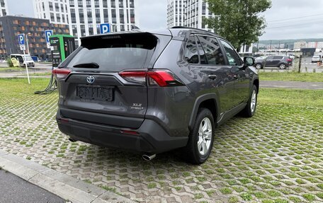 Toyota RAV4, 2021 год, 2 695 000 рублей, 8 фотография