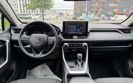 Toyota RAV4, 2021 год, 2 695 000 рублей, 12 фотография