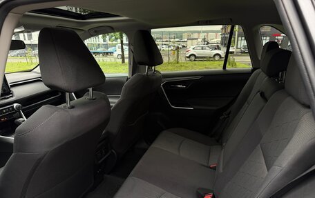Toyota RAV4, 2021 год, 2 695 000 рублей, 15 фотография