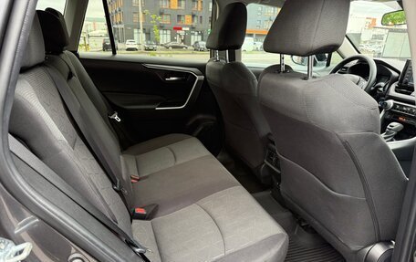 Toyota RAV4, 2021 год, 2 695 000 рублей, 13 фотография
