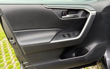 Toyota RAV4, 2021 год, 2 695 000 рублей, 19 фотография
