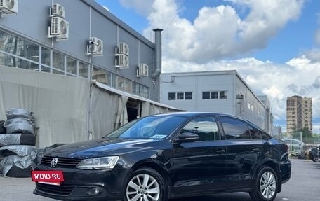 Volkswagen Jetta VI, 2013 год, 899 000 рублей, 3 фотография