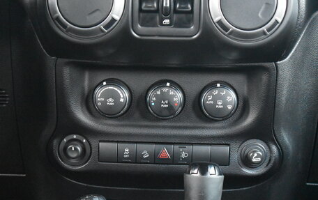 Jeep Wrangler, 2013 год, 3 220 000 рублей, 23 фотография