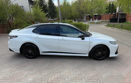 Toyota Camry, 2021 год, 3 150 000 рублей, 4 фотография