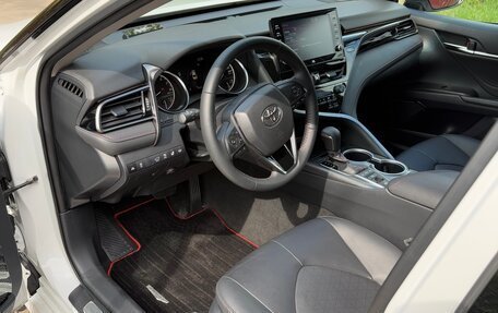 Toyota Camry, 2021 год, 3 150 000 рублей, 10 фотография