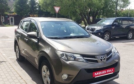 Toyota RAV4, 2013 год, 2 025 000 рублей, 2 фотография