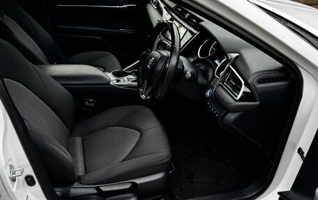 Toyota Camry, 2017 год, 2 650 000 рублей, 9 фотография