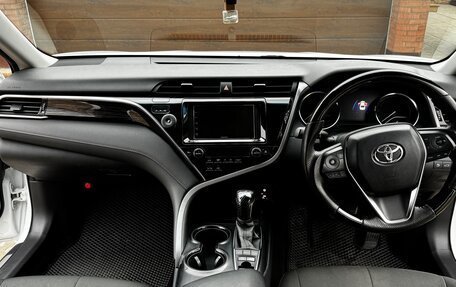 Toyota Camry, 2017 год, 2 650 000 рублей, 10 фотография