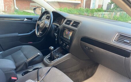 Volkswagen Jetta VI, 2011 год, 1 070 000 рублей, 5 фотография