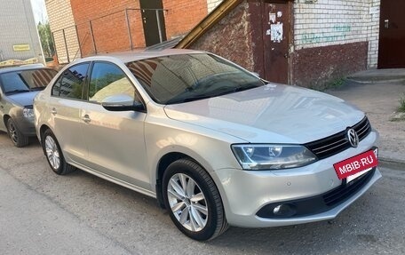 Volkswagen Jetta VI, 2011 год, 1 070 000 рублей, 2 фотография