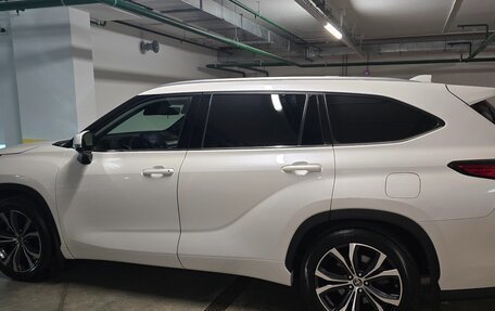 Toyota Highlander, 2021 год, 5 900 000 рублей, 3 фотография