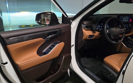 Toyota Highlander, 2021 год, 5 900 000 рублей, 13 фотография