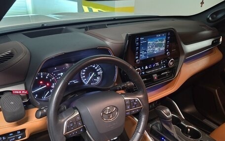 Toyota Highlander, 2021 год, 5 900 000 рублей, 6 фотография