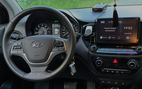 Hyundai Solaris II рестайлинг, 2021 год, 1 615 000 рублей, 3 фотография