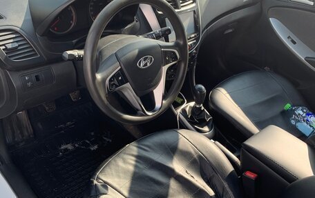 Hyundai Solaris II рестайлинг, 2013 год, 675 000 рублей, 5 фотография