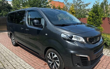 Peugeot Traveller I, 2019 год, 2 550 000 рублей, 2 фотография