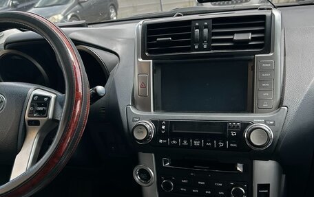 Toyota Land Cruiser Prado 150 рестайлинг 2, 2013 год, 3 000 000 рублей, 9 фотография