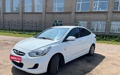 Hyundai Solaris II рестайлинг, 2013 год, 850 000 рублей, 3 фотография