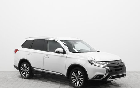 Mitsubishi Outlander III рестайлинг 3, 2019 год, 1 966 000 рублей, 4 фотография