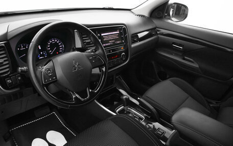 Mitsubishi Outlander III рестайлинг 3, 2019 год, 1 966 000 рублей, 8 фотография