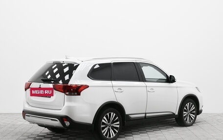 Mitsubishi Outlander III рестайлинг 3, 2019 год, 1 966 000 рублей, 3 фотография