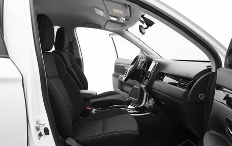Mitsubishi Outlander III рестайлинг 3, 2019 год, 1 966 000 рублей, 14 фотография