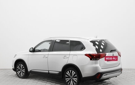 Mitsubishi Outlander III рестайлинг 3, 2019 год, 1 966 000 рублей, 5 фотография