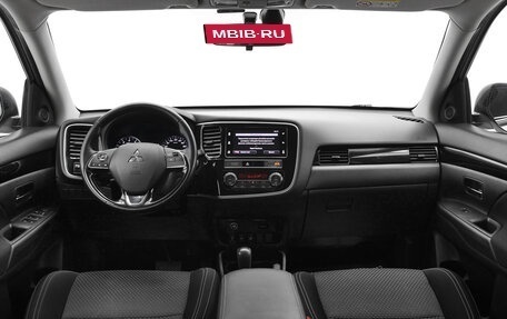Mitsubishi Outlander III рестайлинг 3, 2019 год, 1 966 000 рублей, 6 фотография